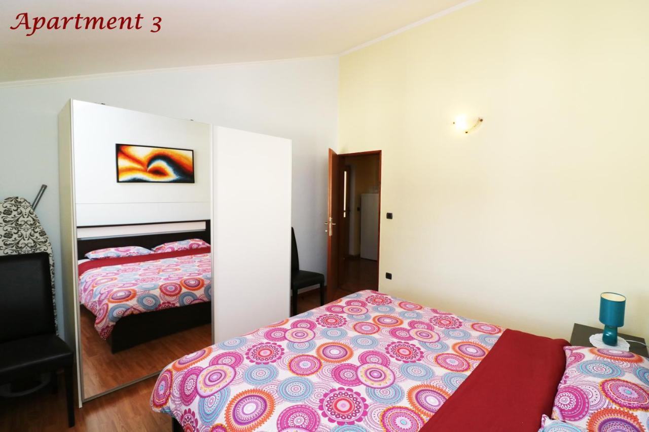 Old Town Rooms And Apartment Porec Exterior photo