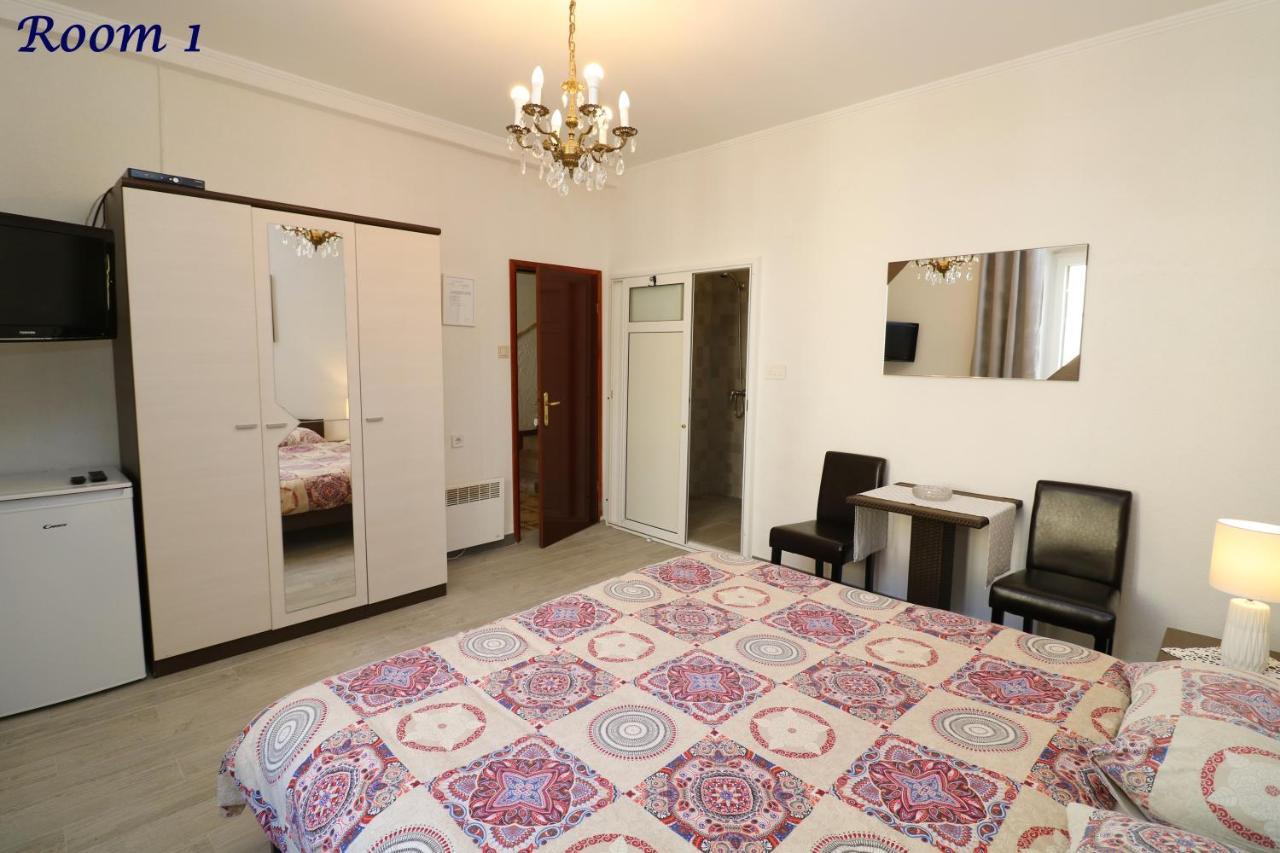 Old Town Rooms And Apartment Porec Exterior photo